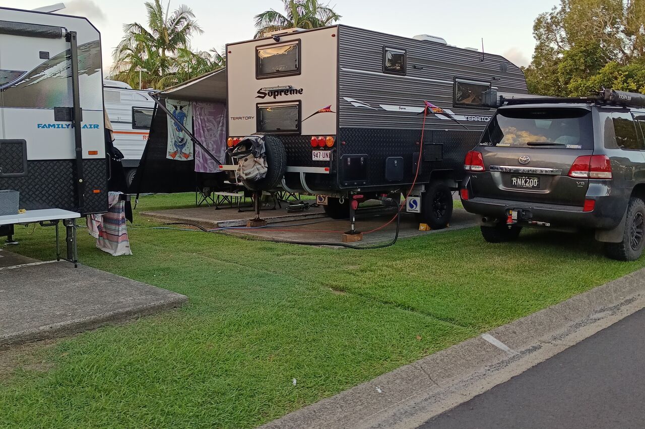 so sehen die meißten australischen Wohnwagen aus, etwas geländetauglicher als bei uns
