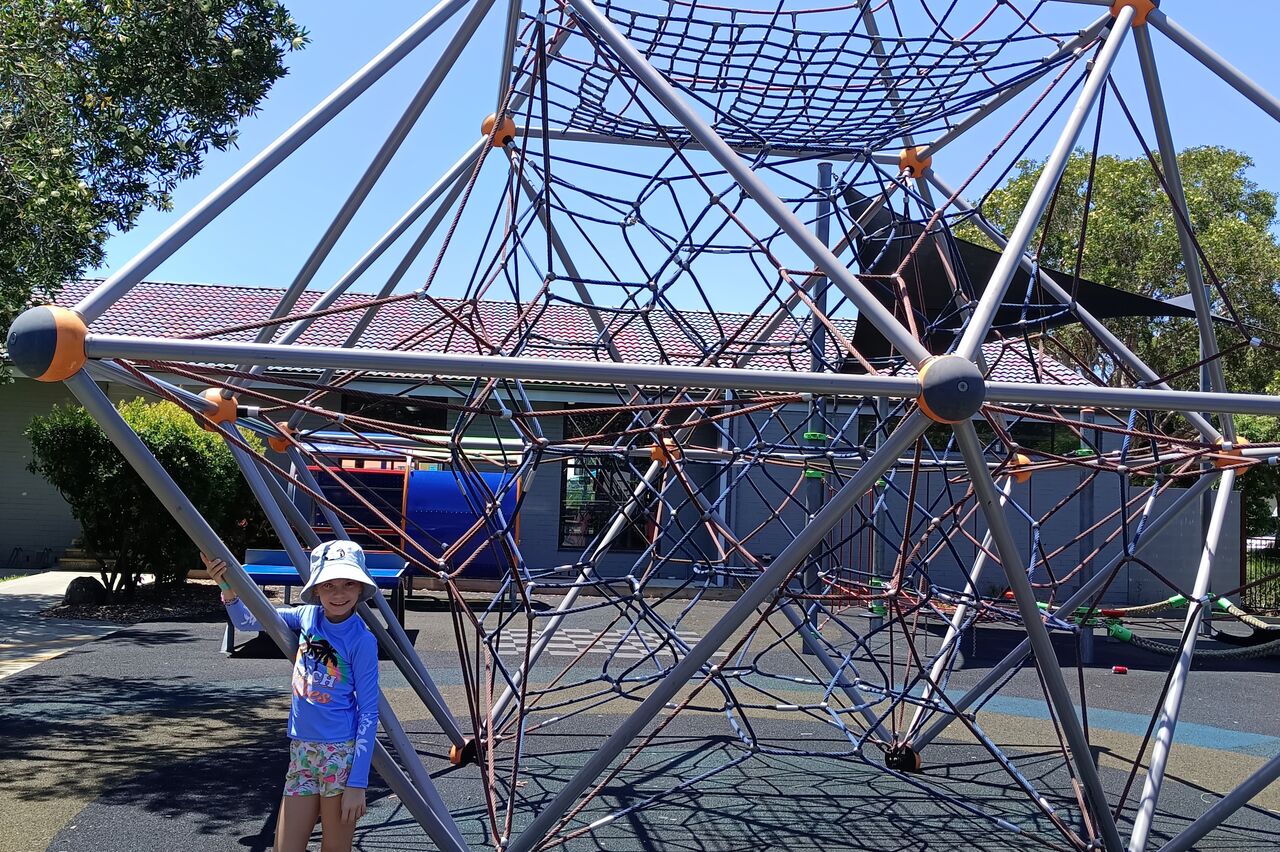 weit sind wir nicht gekommen. Station eins: Spielplatz