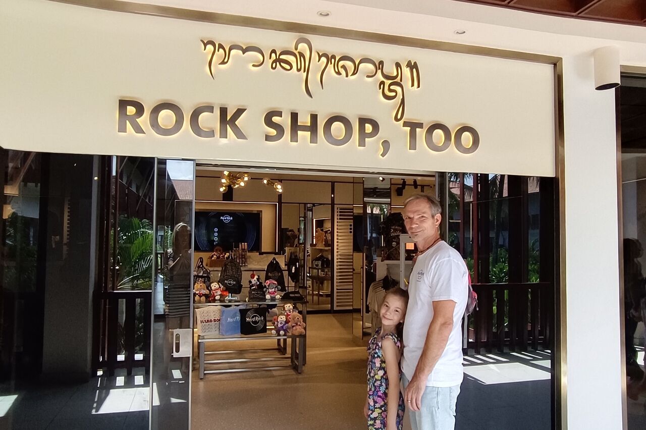 im Hotel ist schon mal ein Rock shop - nicht der einzige hier merken wir dann noch
