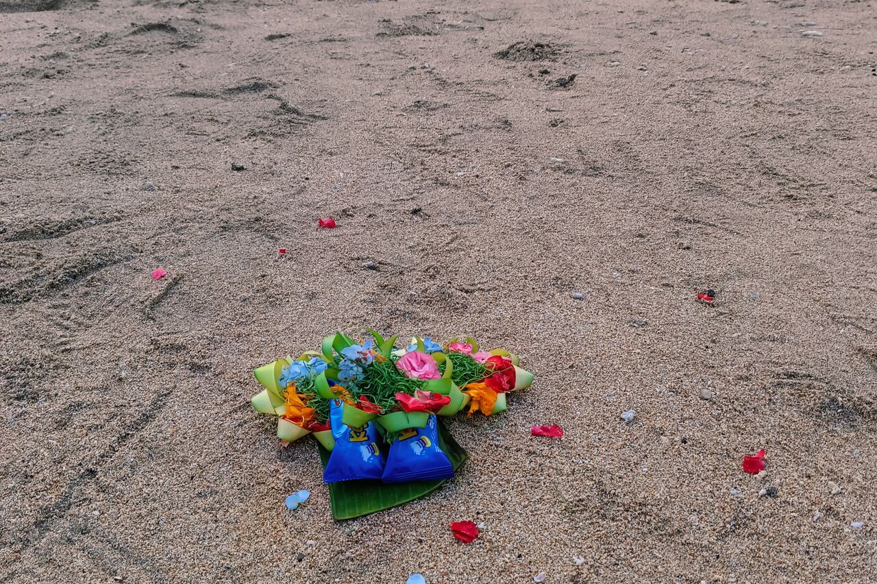 auch am Strand wird geopfert
