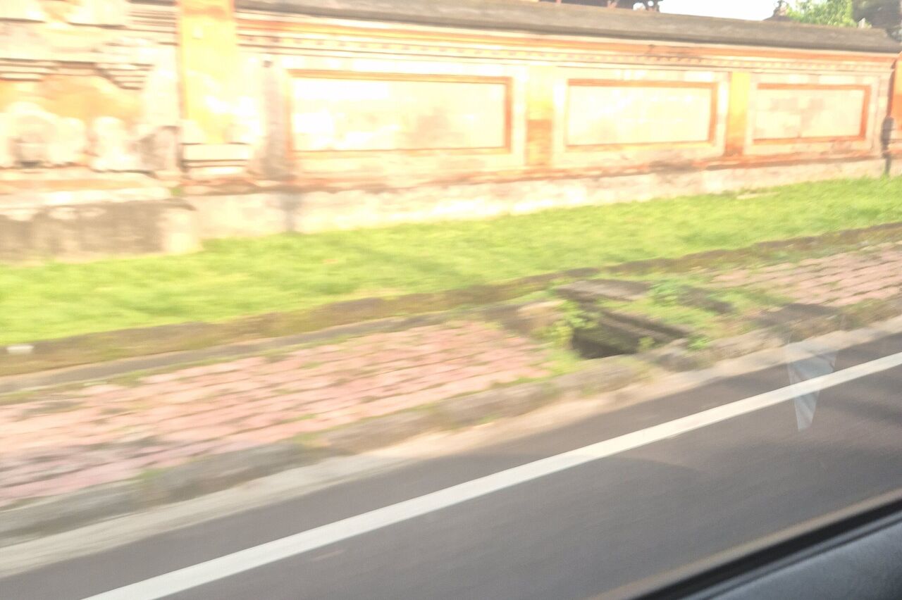 Jedes Gehöft hat seinen eigenen kleinen Tempel.