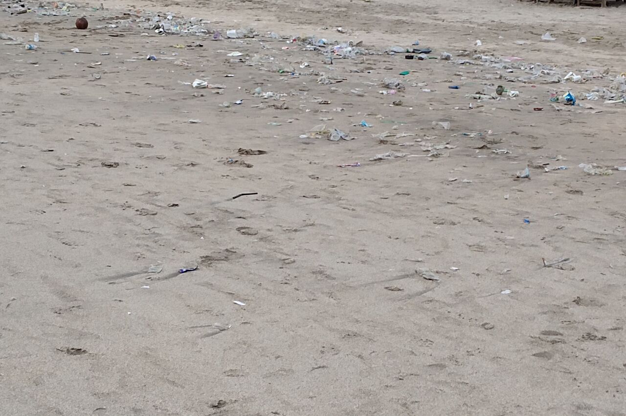 Elterrunde am Strand, heute ist es wieder ganz schön dreckig