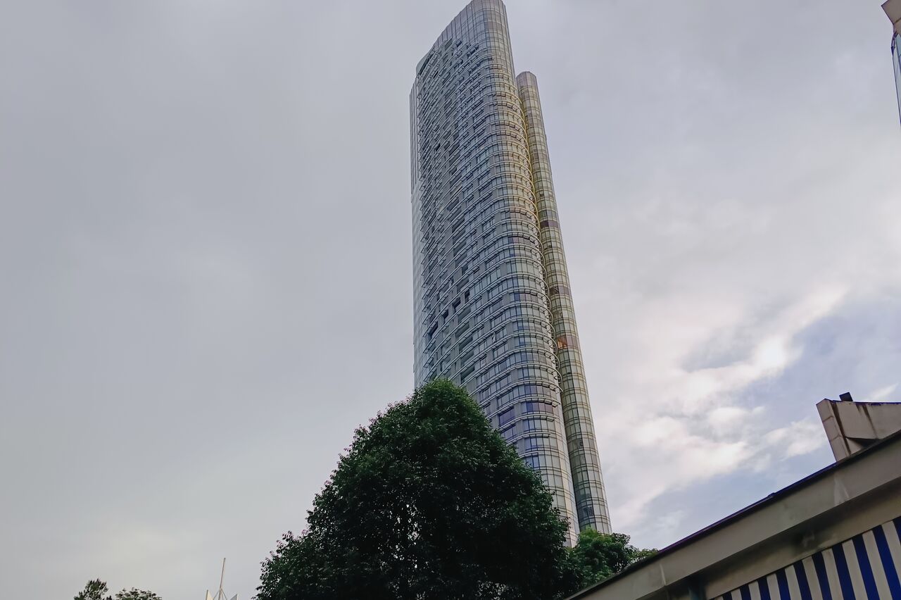 ..weit über 200 Meter hoch