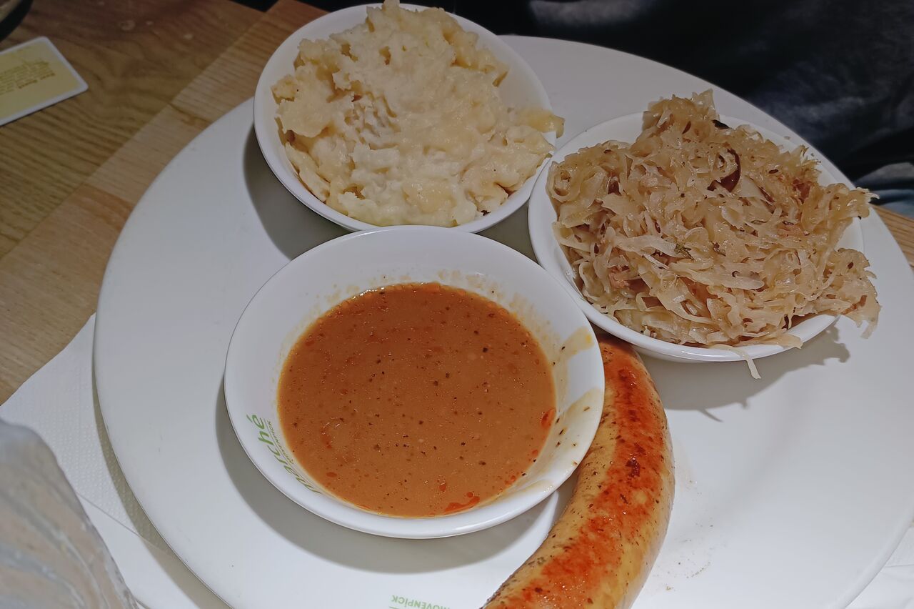 ...und Sauerkraut ;)   , das hat sogar richtig gut geschmeckt
