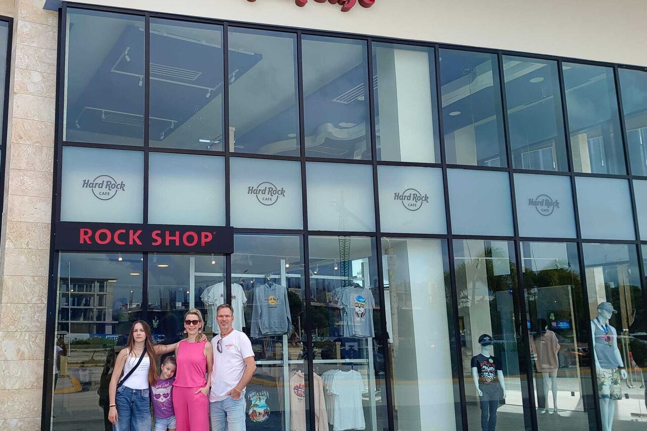 das "neue" Hard Rock Shop Punta Cana, im alten hinten ist jetzt das Cafe.