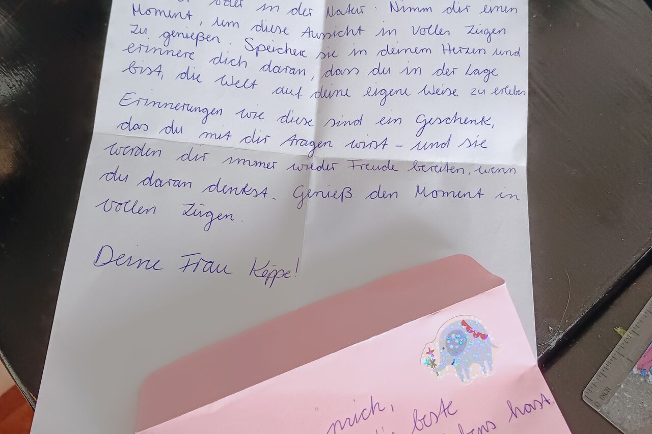 Bobby hat wieder Post von ihrer Klassenlehrerin