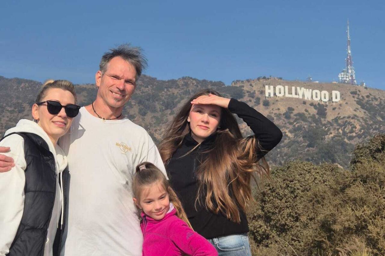 wir senden liebe Grüße in die Welt von den Hollywood Hills !