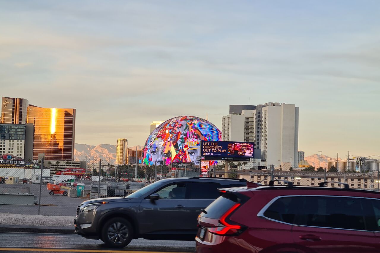 the sphere in Aktion