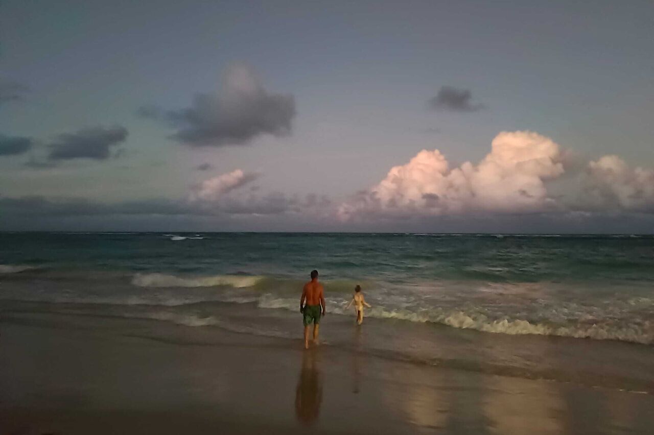 ..und sind bis Sonnenuntergang im Wasser.