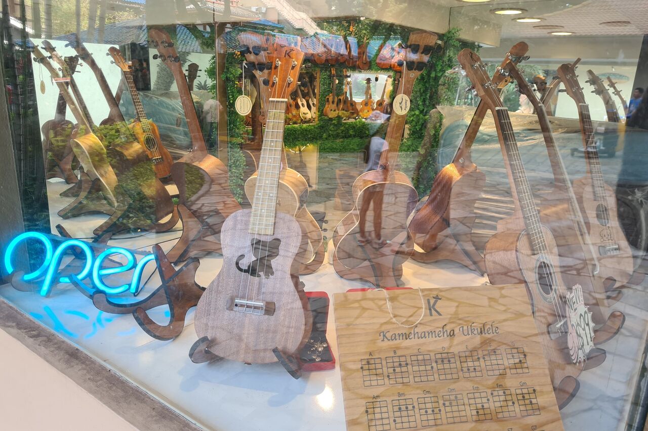 leider haben wir keine Hard Rock Ukulele gefunden