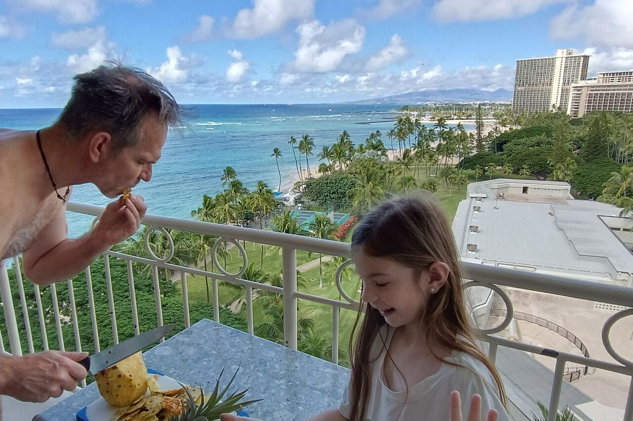 Guten Morgen ! Jetzt wirklich regional: Dole Ananas wird hier auf der Insel angebaut und ist dem entsprechend süß und saftig