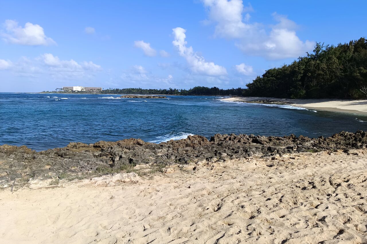 das ist die Turtle Bay, aber nix los hier, interessant ist auf jeden Fall das Lava-Ufer