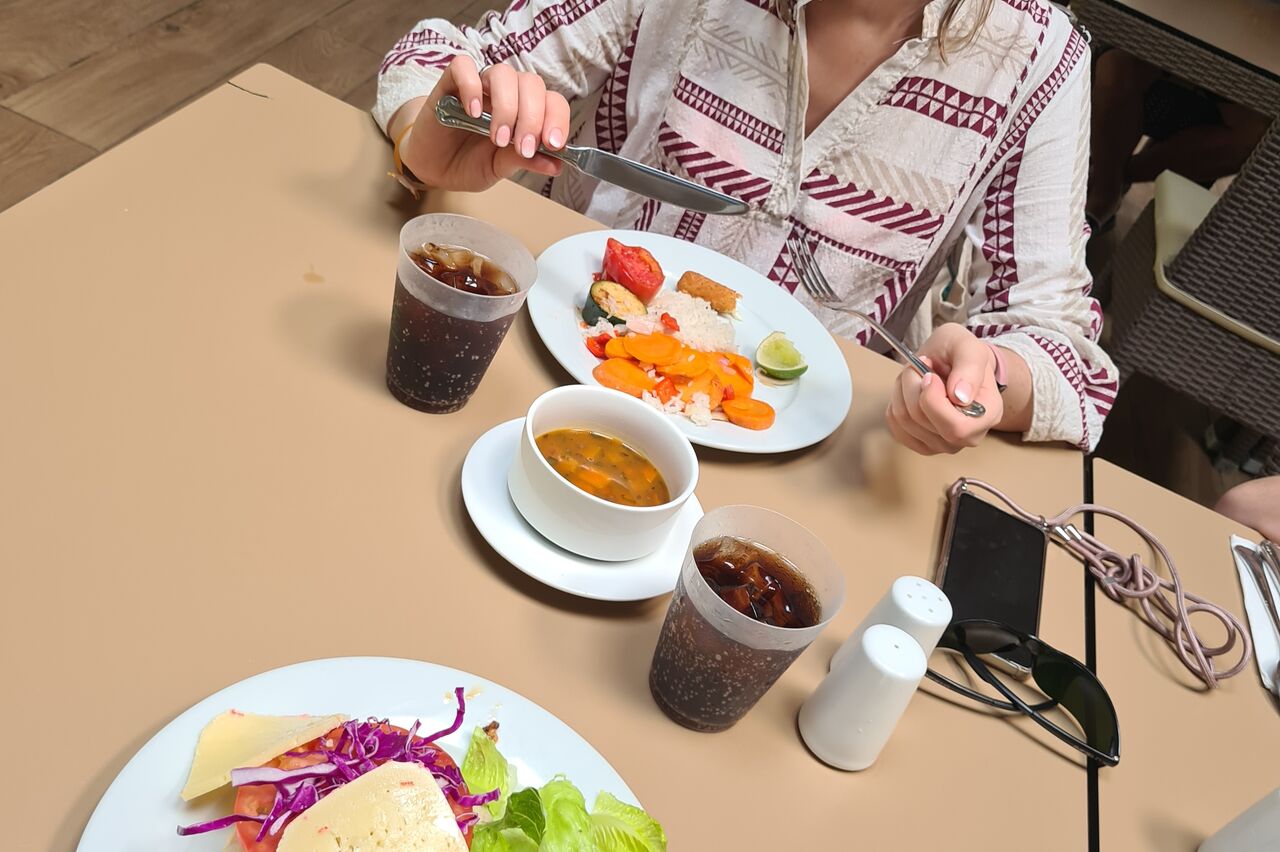 ..futtern zu Mittag, ..