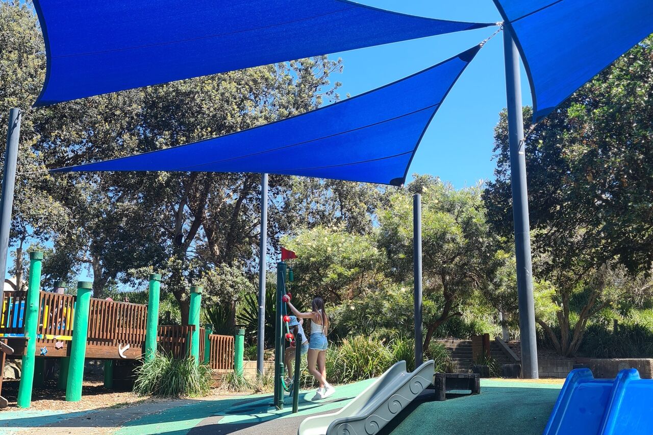die Kinder haben gleich einen Spielplatz entdeckt