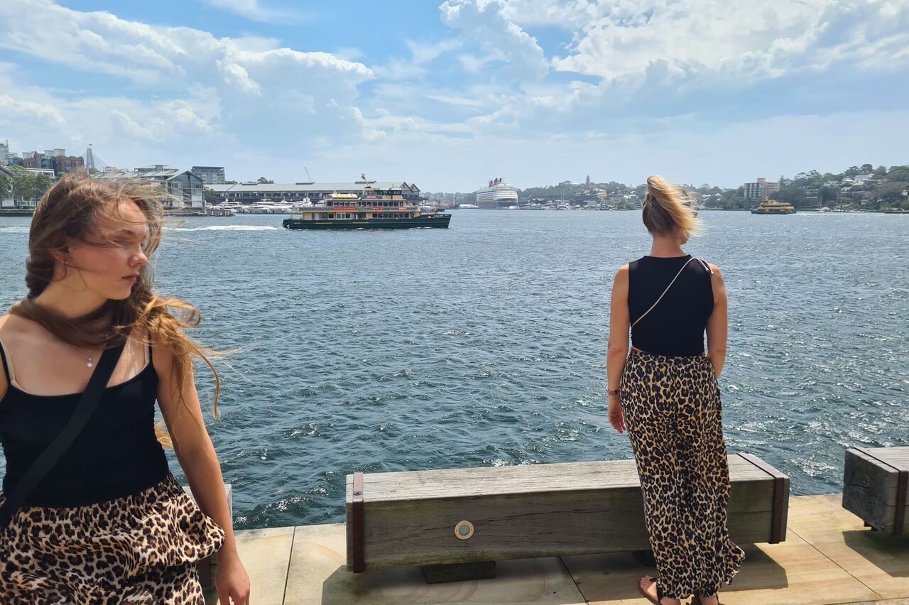 wir bummeln am Pier entlang
