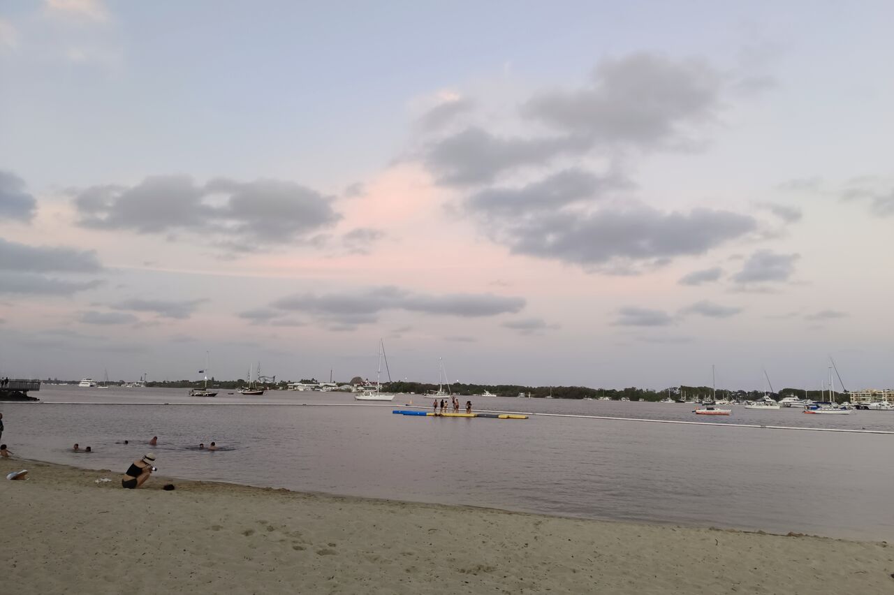 Bucht im Hafen des Städtchen Goldcoast