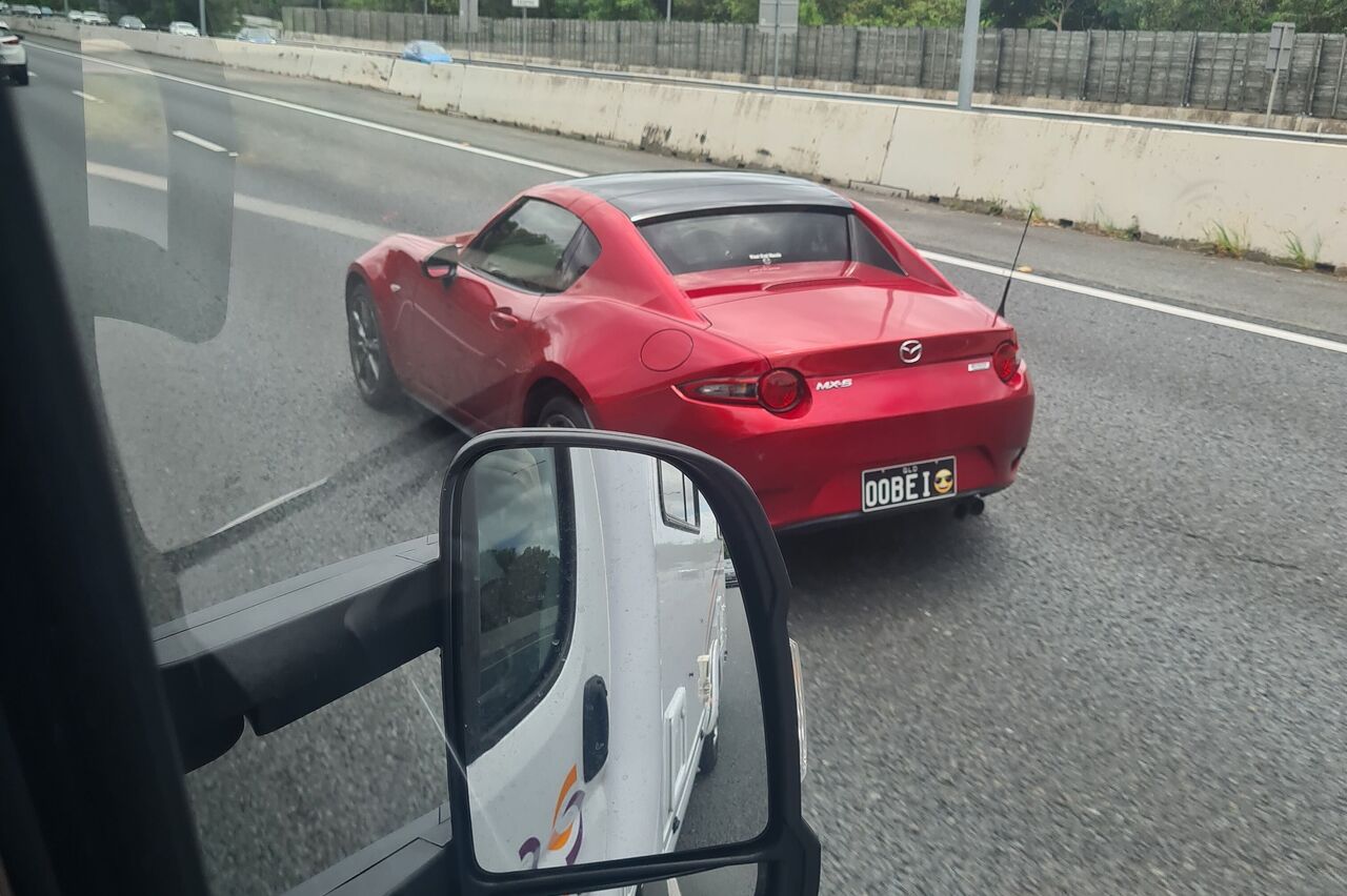 Smiley auf dem offiziellem Nummernschild ;)